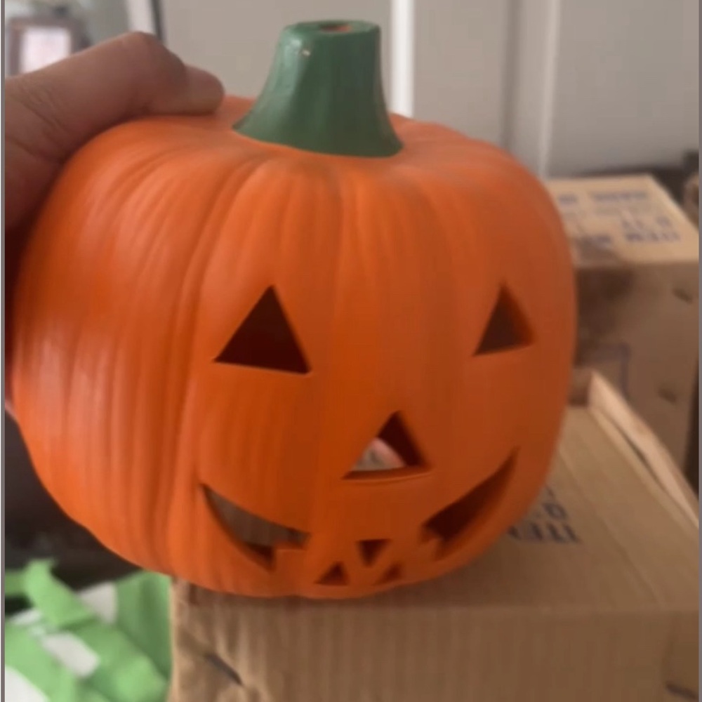 Ceramic Jack-o’-lanterns 🎃 - Picture 3 of 7